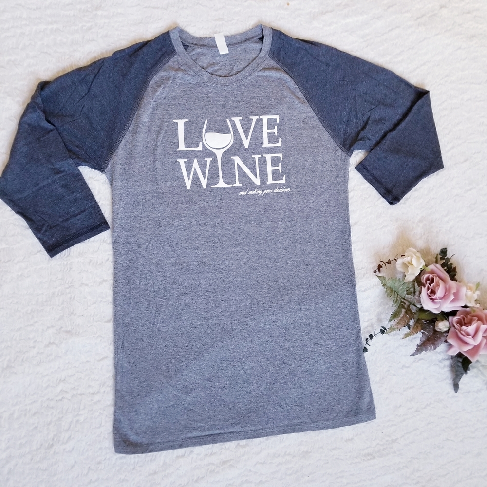 Love Wine Baseball T-Shirt in Gray NWOT

Medium
